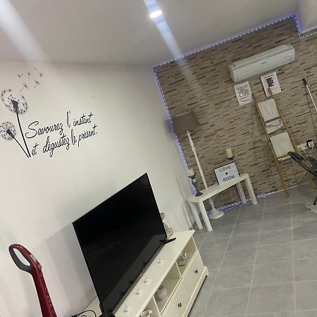 Love'Room Trèbes Екстериор снимка