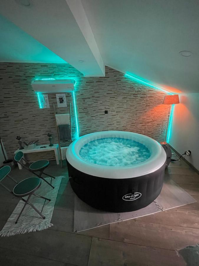 Love'Room Trèbes Екстериор снимка