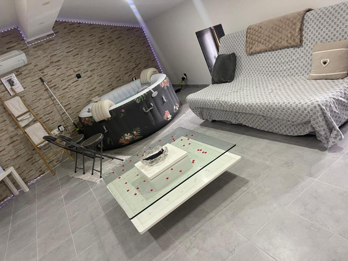 Love'Room Trèbes Екстериор снимка